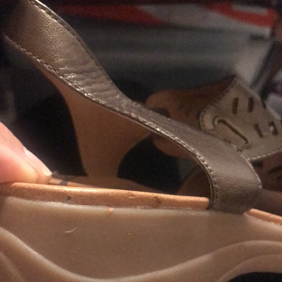 Women’s Bare Traps Die-Cut Sandals - Picture 11 of 12